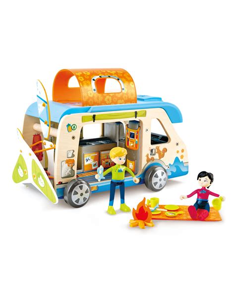 Illustratie van diverse Hape houten speelgoedproducten