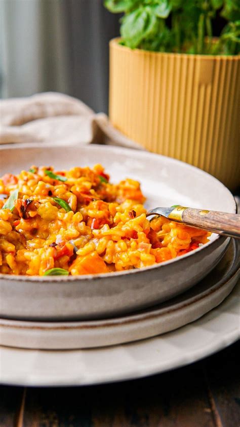 Foto van de voltooide zoete pompoenrisotto met peterselie