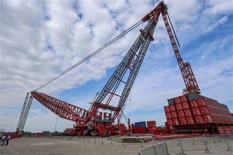 Houten dragline kraan van FWF Fröbel, om te bouwen tot hijskraan, met afmetingen.