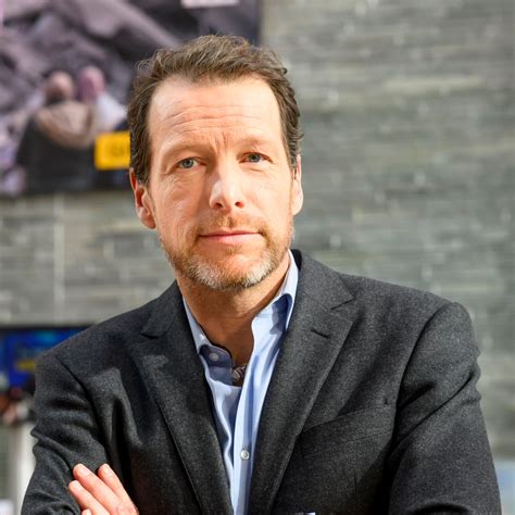 Detailfoto van de Mini Chair, die de verstelbare banden en het katoenen materiaal toont.