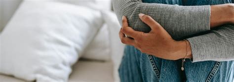 Schema dat de verschillende opties bij een miskraam vergelijkt (afwachten, medicatie, curettage)