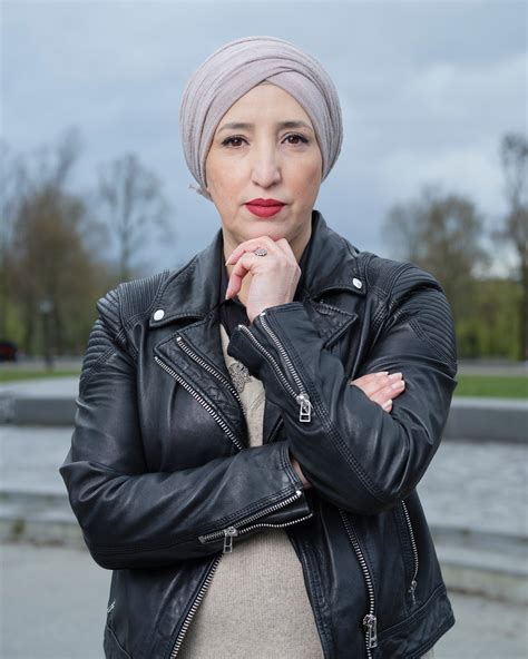 Fatima Elatik tijdens een publiek optreden of debat