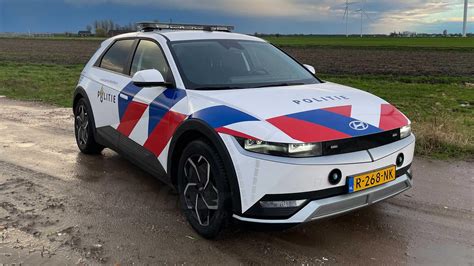 Afmetingen en specificaties van de elektrische politie kinderjeep