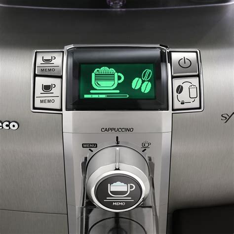 Afbeelding van de Philips Saeco Syntia met focus op de bedieningsknoppen en het display