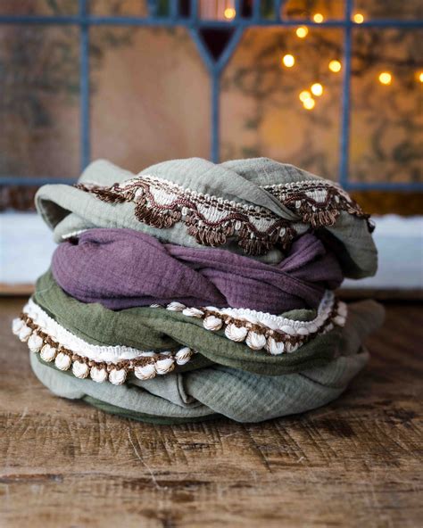 Diverse tweedehands newborn props zoals mutsen, haarbanden en kussens