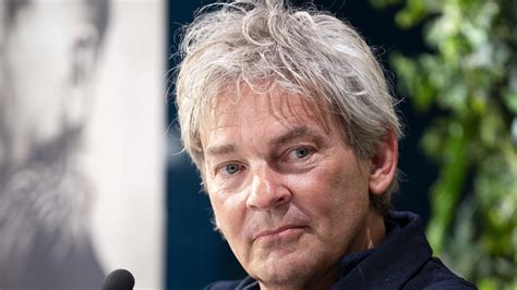 Foto van Matthijs van Nieuwkerk tijdens een van zijn tv-programma's