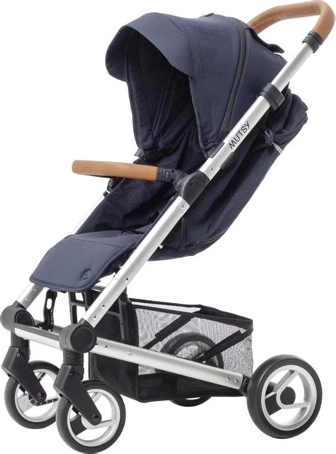 Detailfoto van de verstelbare duwstang en rugleuning van een Mutsy kinderwagen